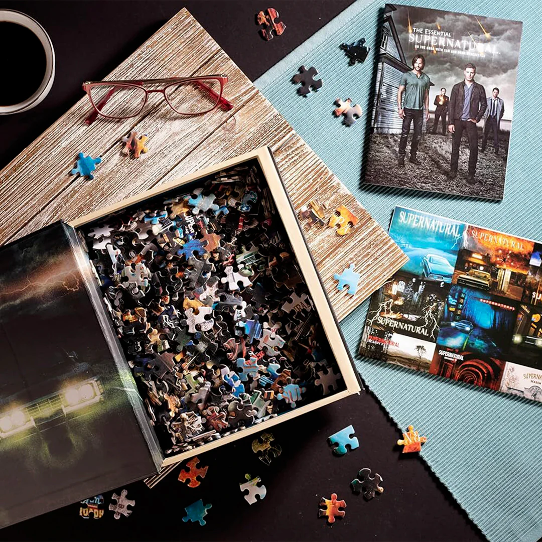 Essential Supernatural Puzzle and Book Set